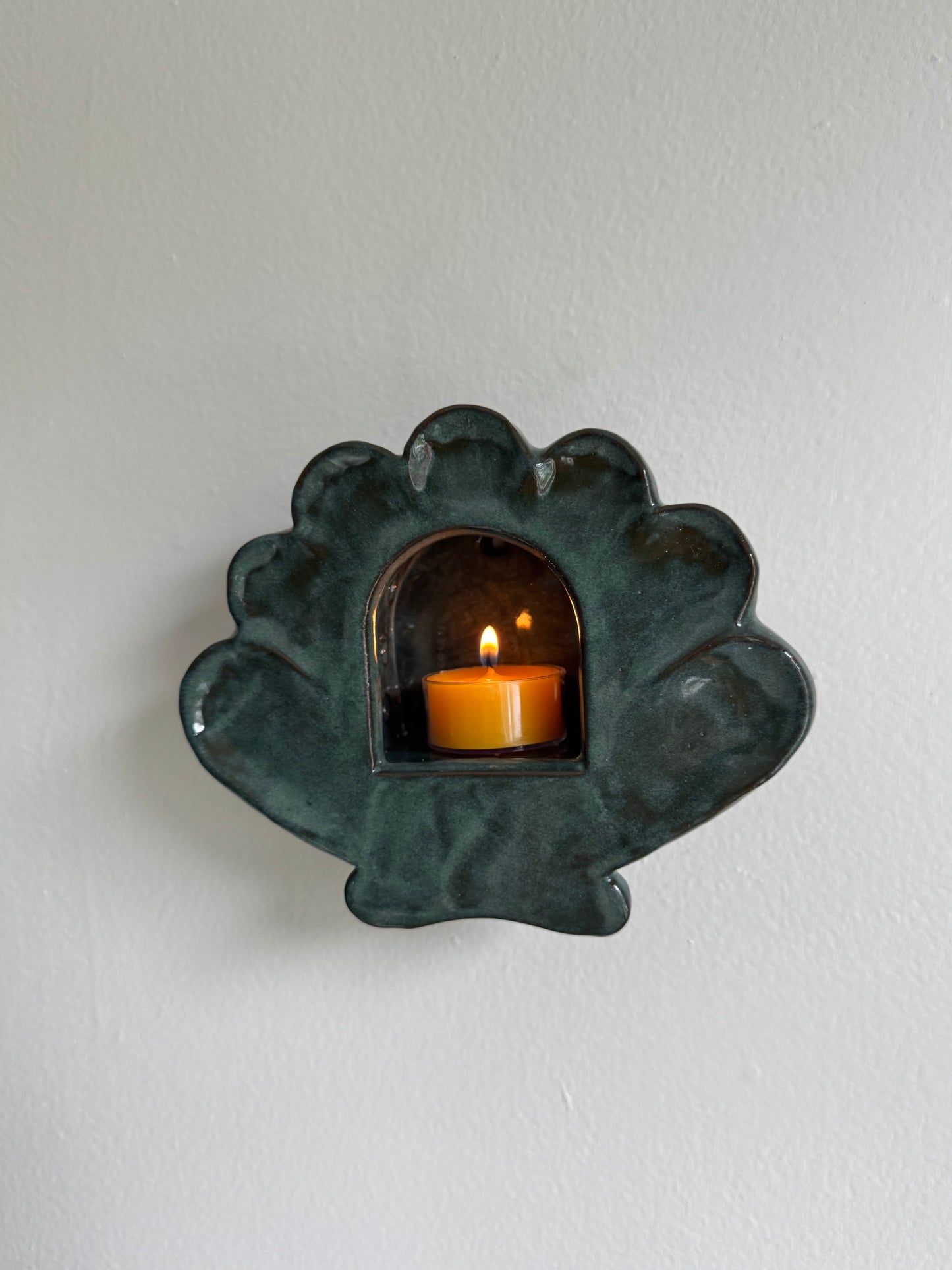 Emerald Shell Sconce