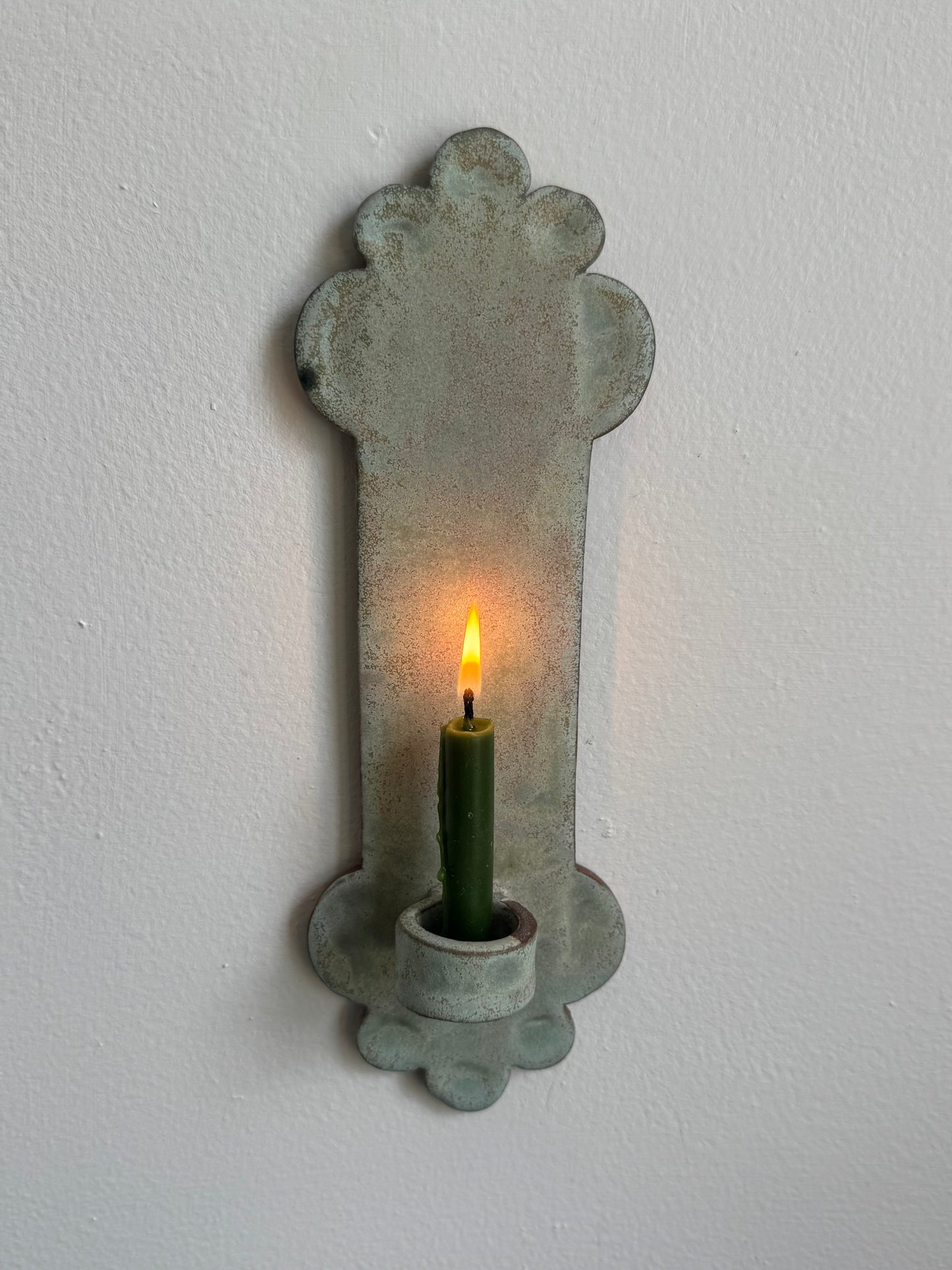 Wonky lichen Rae Sconce